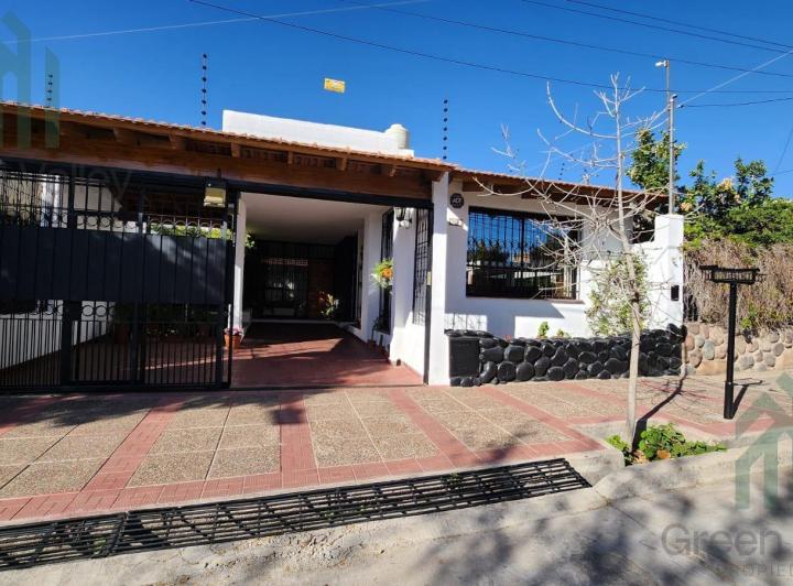Casa · 234m² · 7 Ambientes · 2 Cocheras