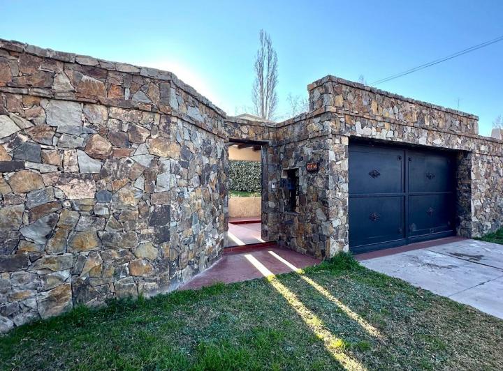 Casa · 151m² · 5 Ambientes · 2 Cocheras