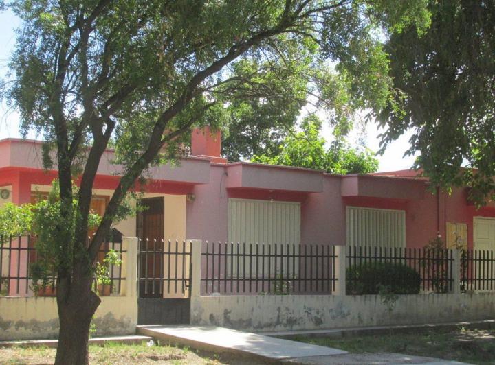 Casa · 220m² · 9 Ambientes · 1 Cochera