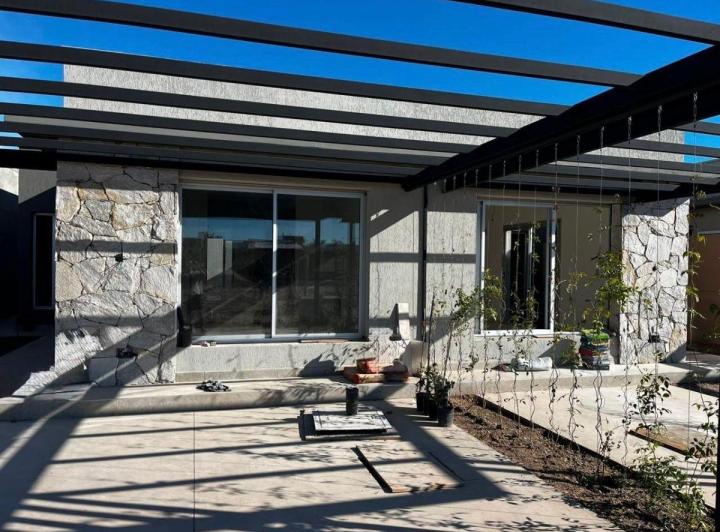 Casa · 80m² · 4 Ambientes · 2 Cocheras