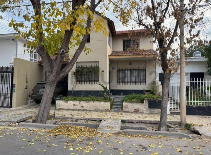Casa · 204m² · 5 Dormitorios