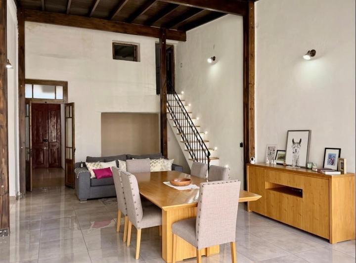 Casa · 80m² · 5 Ambientes · 1 Cochera