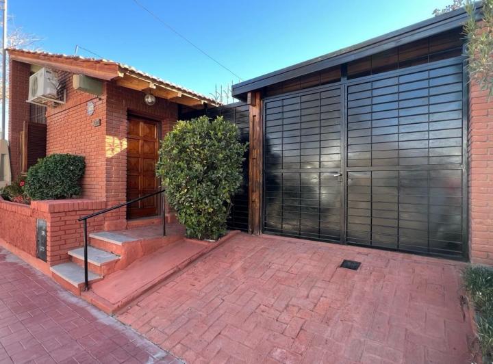 Casa · 105m² · 5 Ambientes · 1 Cochera