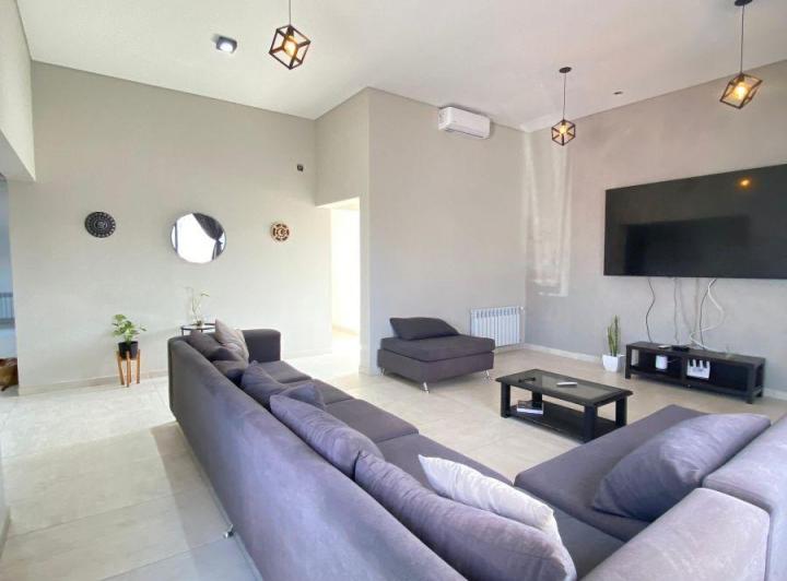 Casa · 279m² · 6 Ambientes · 2 Cocheras