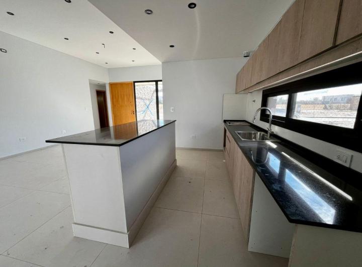 Casa · 126m² · 5 Ambientes · 2 Cocheras