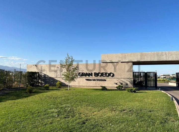 Casa · 185m² · 6 Ambientes · 2 Cocheras
