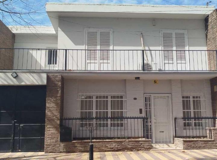 Casa · 249m² · 6 Ambientes · 3 Cocheras