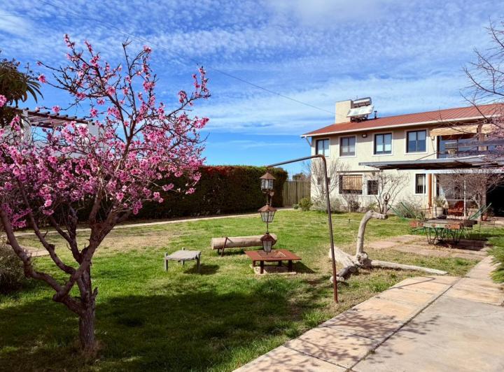 Casa · 390m² · 6 Ambientes · 4 Cocheras