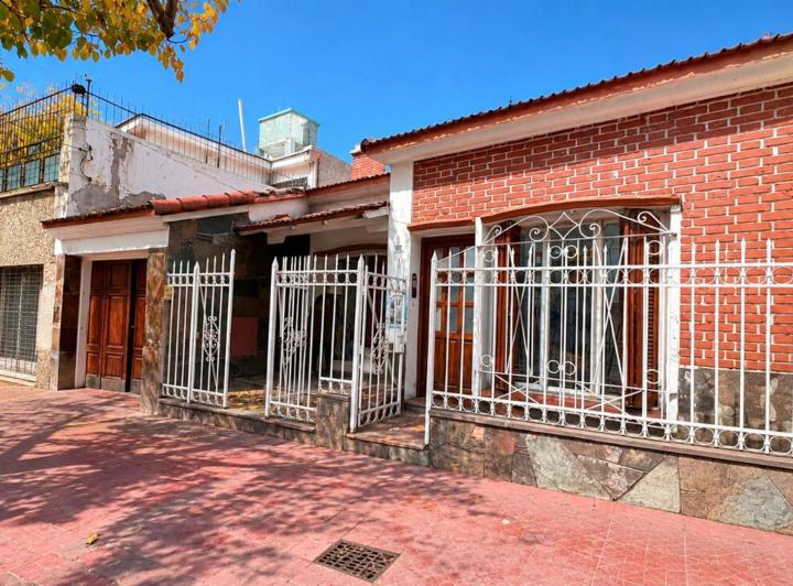 Casa · 193m² · 5 Ambientes · 1 Cochera