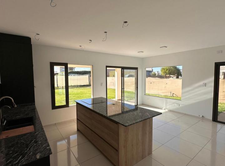 Casa · 83m² · 2 Dormitorios · 1 Cochera