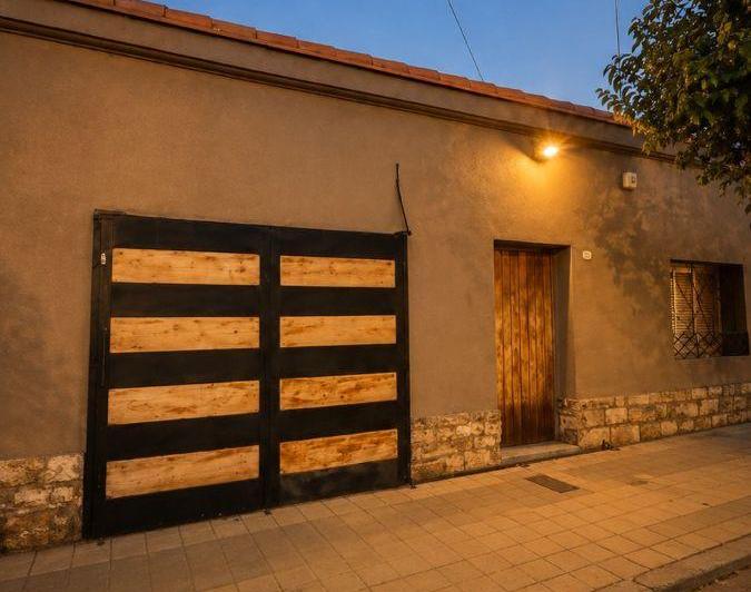 Casa · 241m² · 1 Ambiente · 3 Cocheras