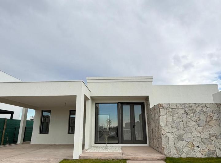 Casa · 223m² · 5 Ambientes · 2 Cocheras