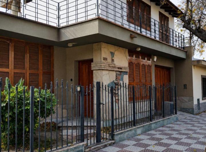 Casa · 150m² · 7 Ambientes · 1 Cochera