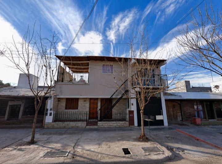 Casa · 276m² · 8 Ambientes · 1 Cochera