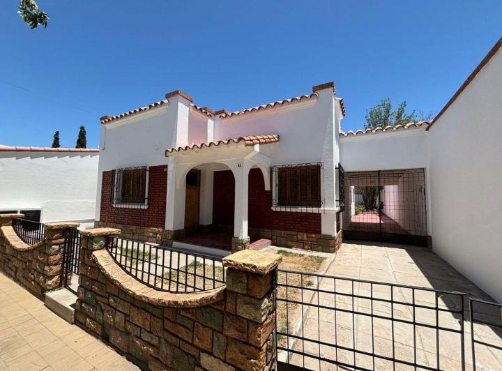 Casa · 181m² · 5 Ambientes · 3 Cocheras