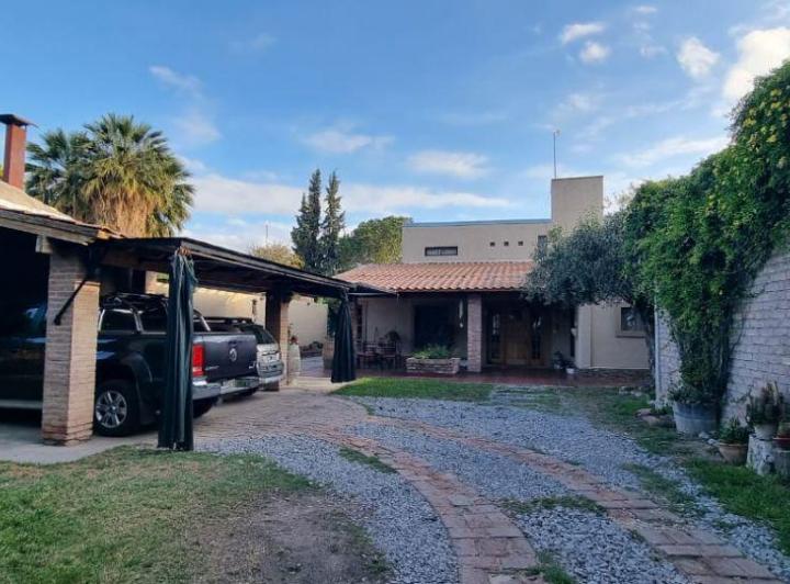 Casa · 240m² · 5 Ambientes