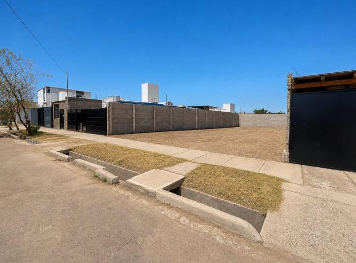 Terreno · 233m²