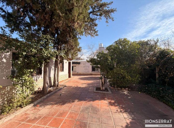 Casa · 179m² · 6 Ambientes · 1 Cochera