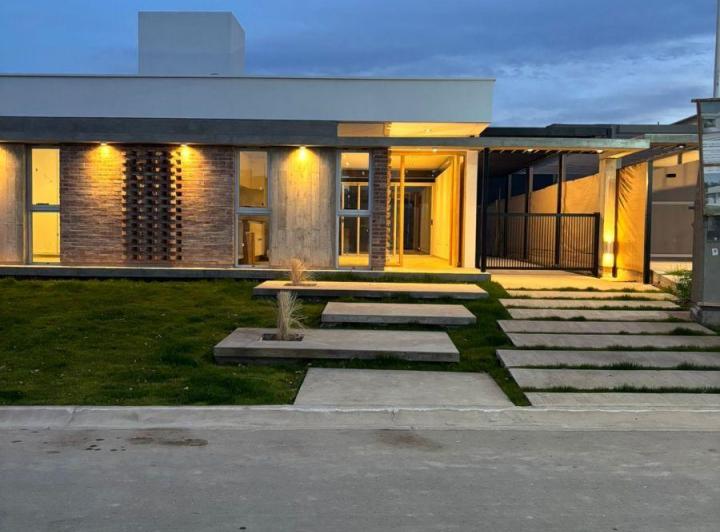 Casa · 106m² · 3 Ambientes · 1 Cochera