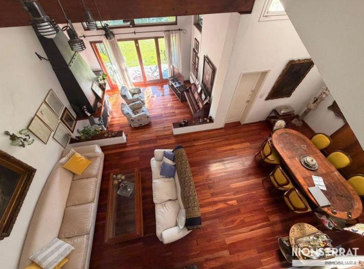 Casa · 279m² · 4 Ambientes · 2 Cocheras