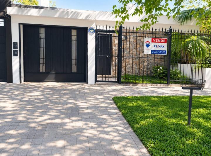 Casa · 102m² · 5 Ambientes · 1 Cochera