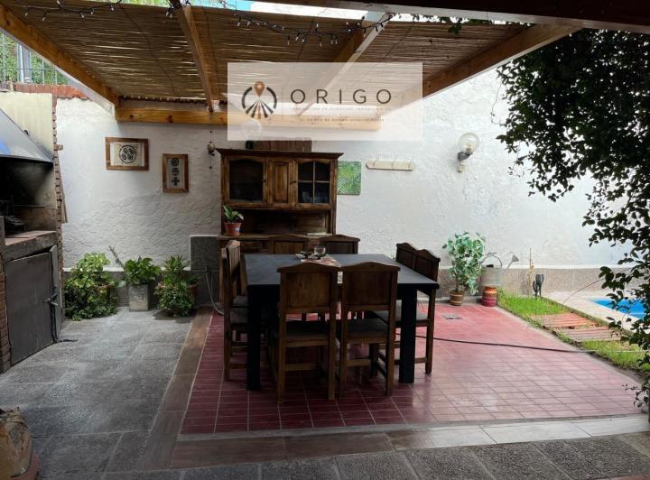 Casa · 320m² · 10 Ambientes · 3 Cocheras