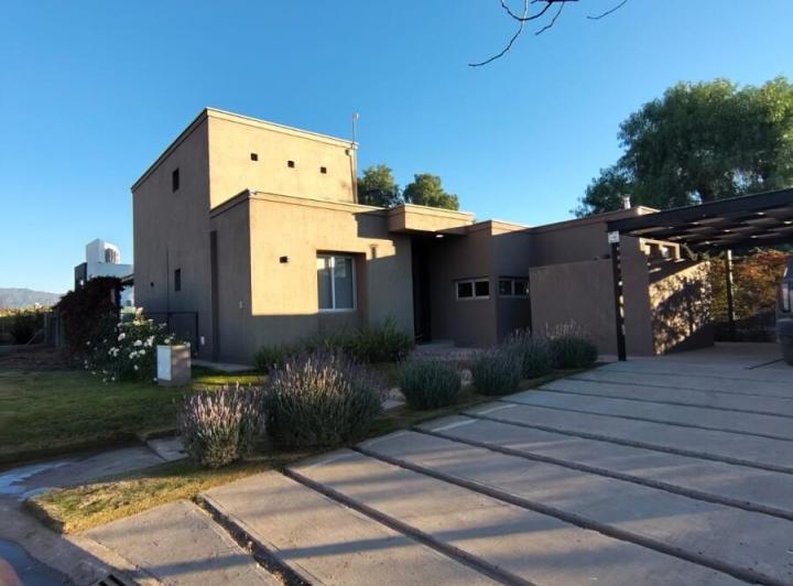 Casa · 172m² · 7 Ambientes