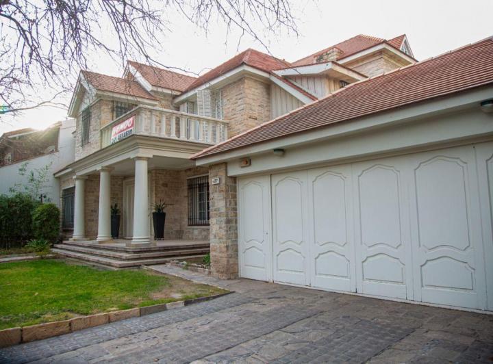 Casa · 450m² · 10 Ambientes