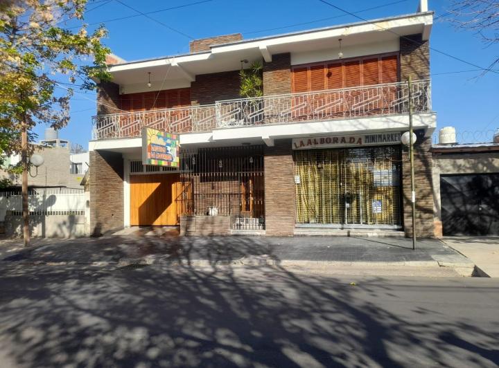 Casa · 728m² · 10 Ambientes · 5 Cocheras