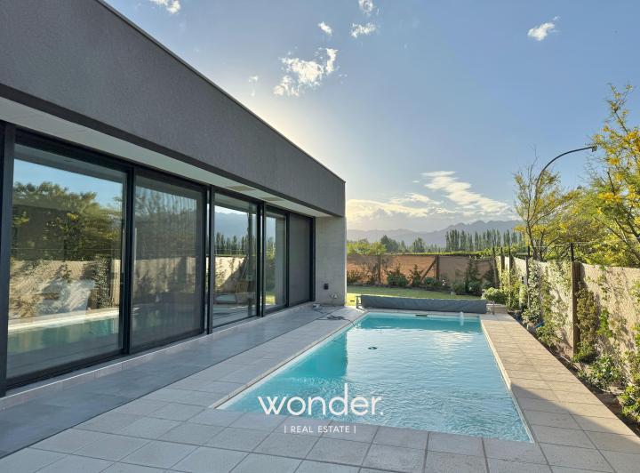 Casa · 350m² · 5 Ambientes · 2 Cocheras