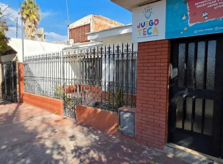 Casa · 220m² · 5 Ambientes · 1 Cochera