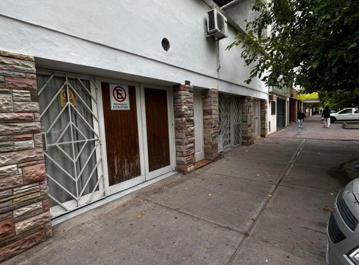 Consultorio · 447m² · 12 Ambientes · 1 Cochera