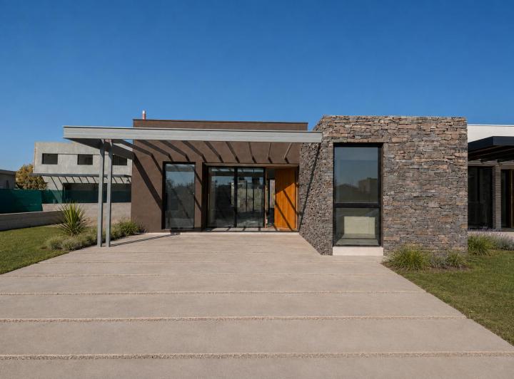Casa · 155m² · 6 Ambientes · 2 Cocheras