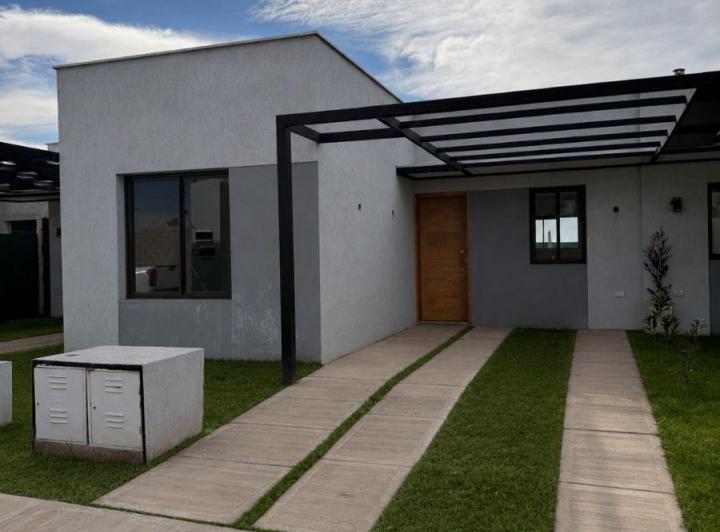 Casa · 80m² · 3 Ambientes · 1 Cochera