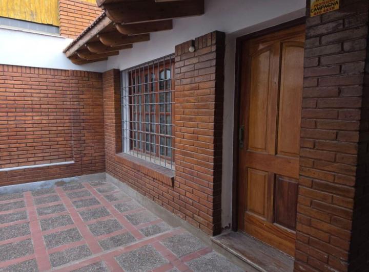 Casa · 300m² · 6 Ambientes · 2 Cocheras