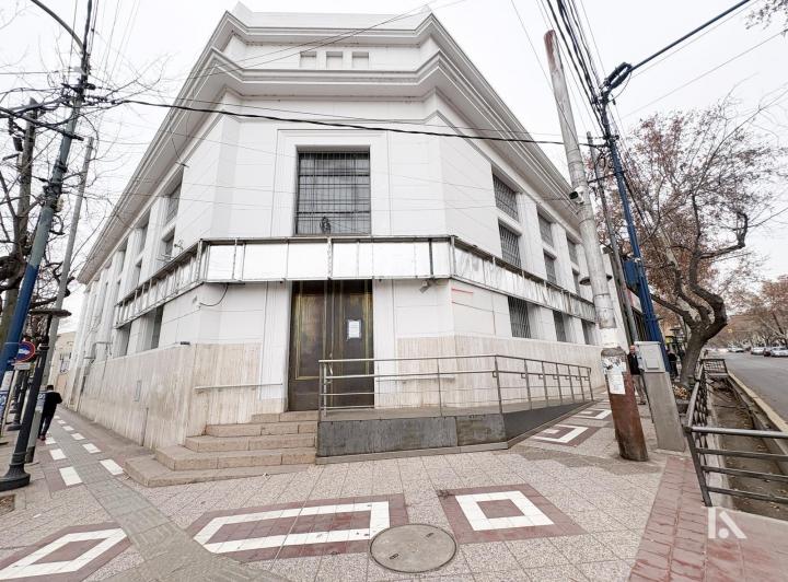 Edificio · 875m²