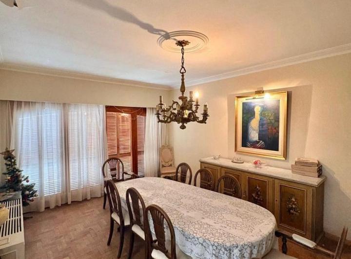 Casa · 420m² · 4 Dormitorios · 5 Cocheras