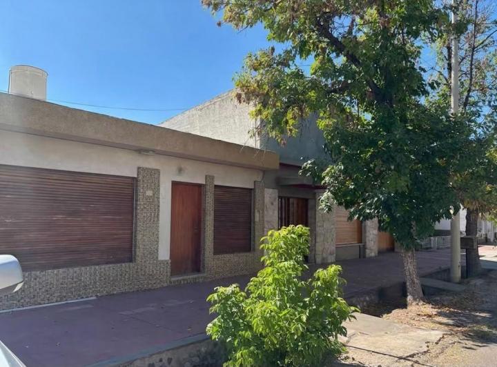 Casa · 170m² · 5 Ambientes · 2 Cocheras