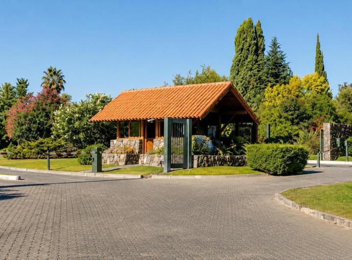 Terreno · 1295m²