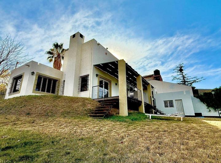 Casa · 115m² · 5 Ambientes · 3 Cocheras