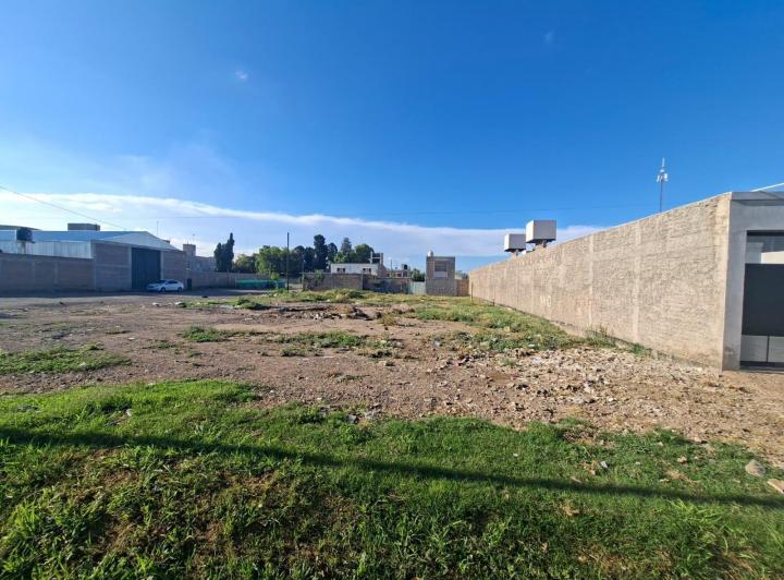 Terreno · 906m²