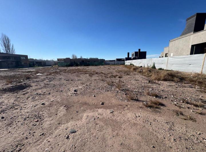 Terreno · 590m²