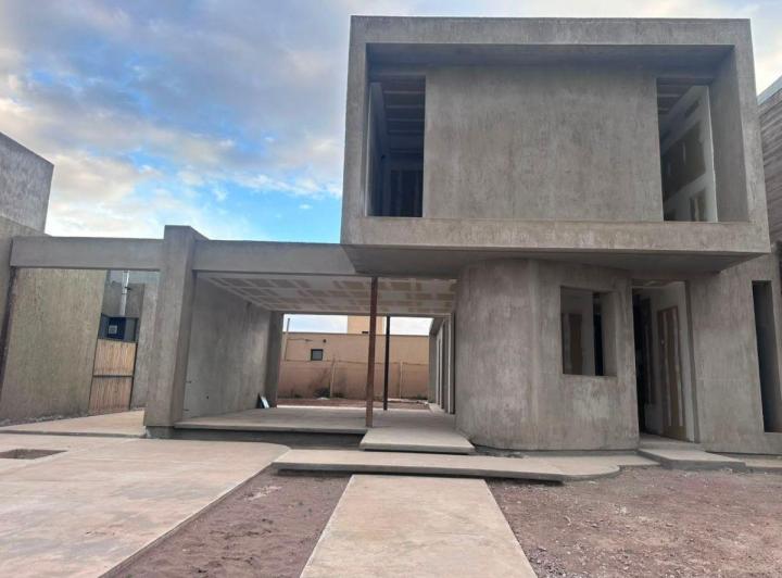 Casa · 175m² · 5 Ambientes · 2 Cocheras