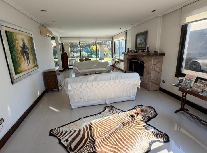 Casa · 630m² · 4 Dormitorios · 3 Cocheras