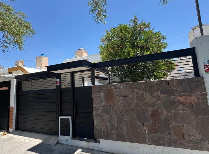 Casa · 144m² · 7 Ambientes · 1 Cochera