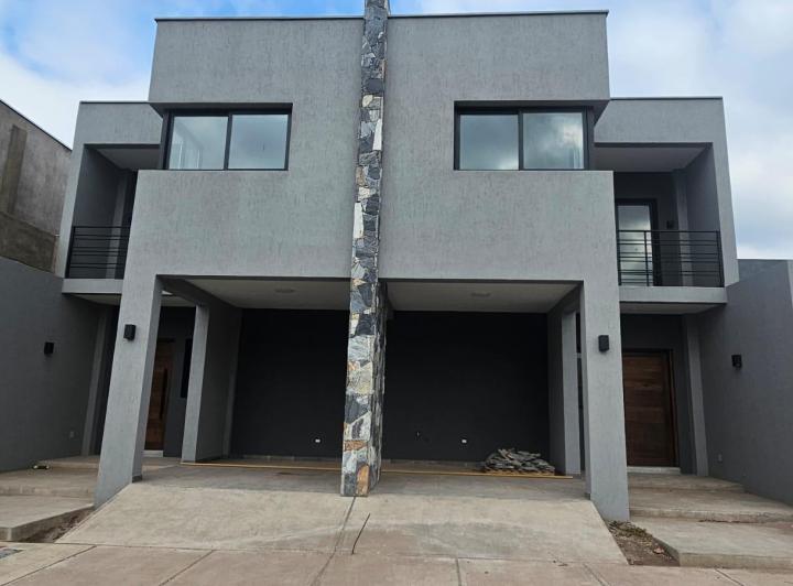 Casa · 150m² · 3 Dormitorios · 1 Cochera