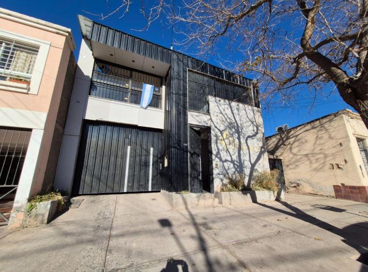 Bodega-Galpón · 556m² · 7 Ambientes