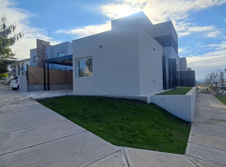 Casa · 200m² · 6 Ambientes · 2 Cocheras