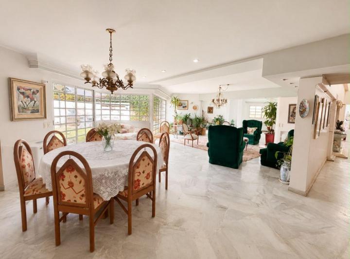 Casa · 565m² · 15 Ambientes · 4 Cocheras