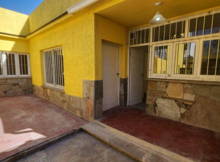 Casa · 78m² · 4 Ambientes · 2 Cocheras